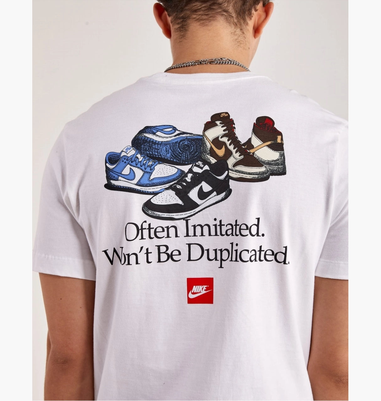 CAMISETA NIKE SPORTSWEAR DUNK GRAPHIC PARA HOMBRE