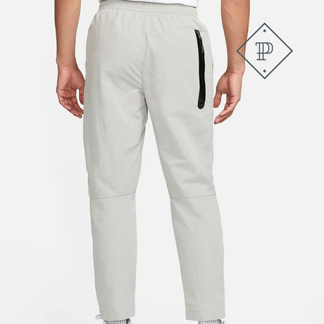 Nike Sportswear Tech Essentials Pantalones suburbanos sin forro para hombre